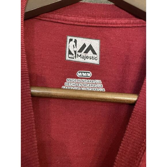 LeBron James 23 Cavaliers Mens T Shirt Majestic NBA Basketball Sz Medium - Picture 3 of 5